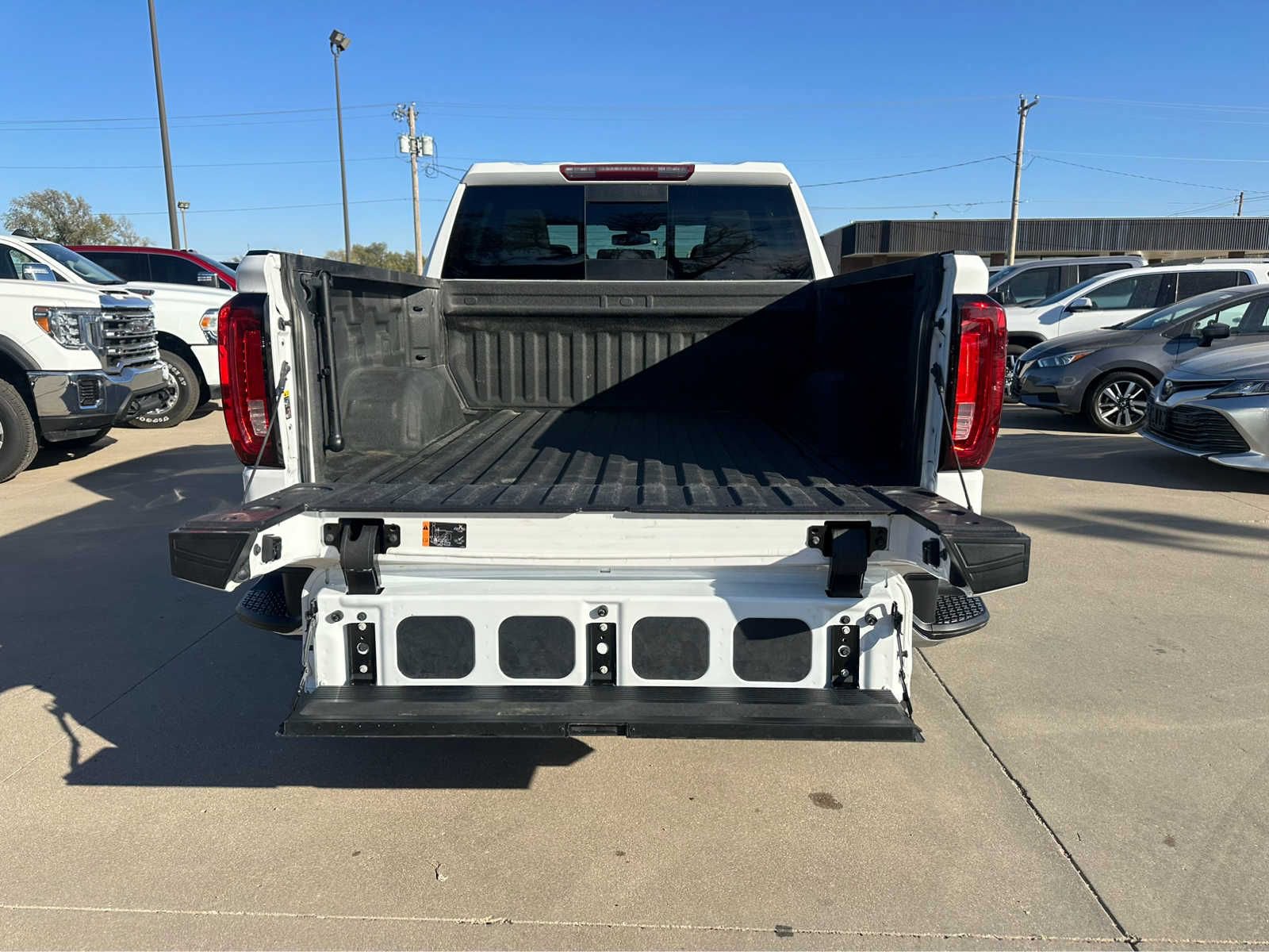 Used 2021 GMC Sierra 1500 SLT image 15