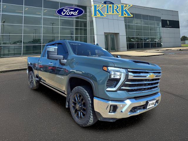 Used 2025 Chevrolet Silverado 2500 LTZ w/ LTZ Premium Package image 3