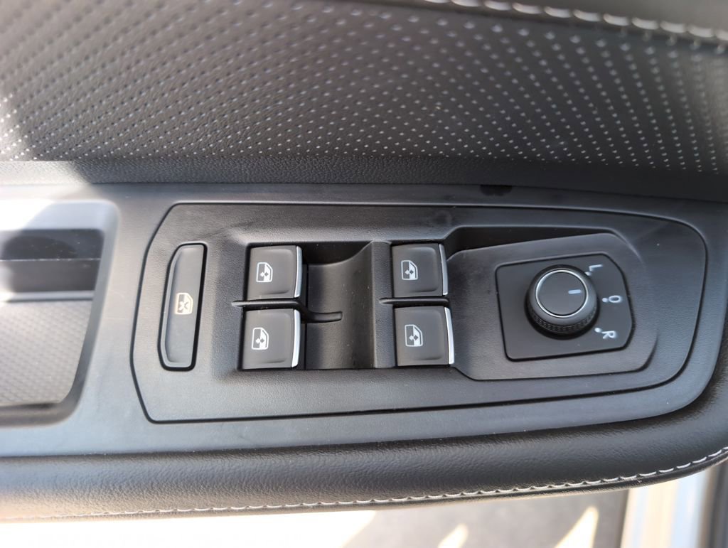 Used 2025 Volkswagen Atlas Cross Sport SE image 16