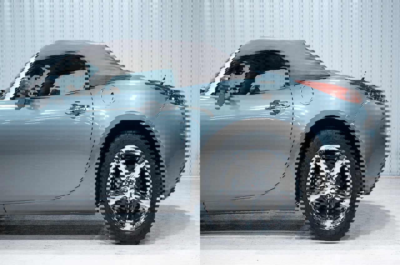 Used 2007 Pontiac Solstice Convertible w/ Premium Package image 3