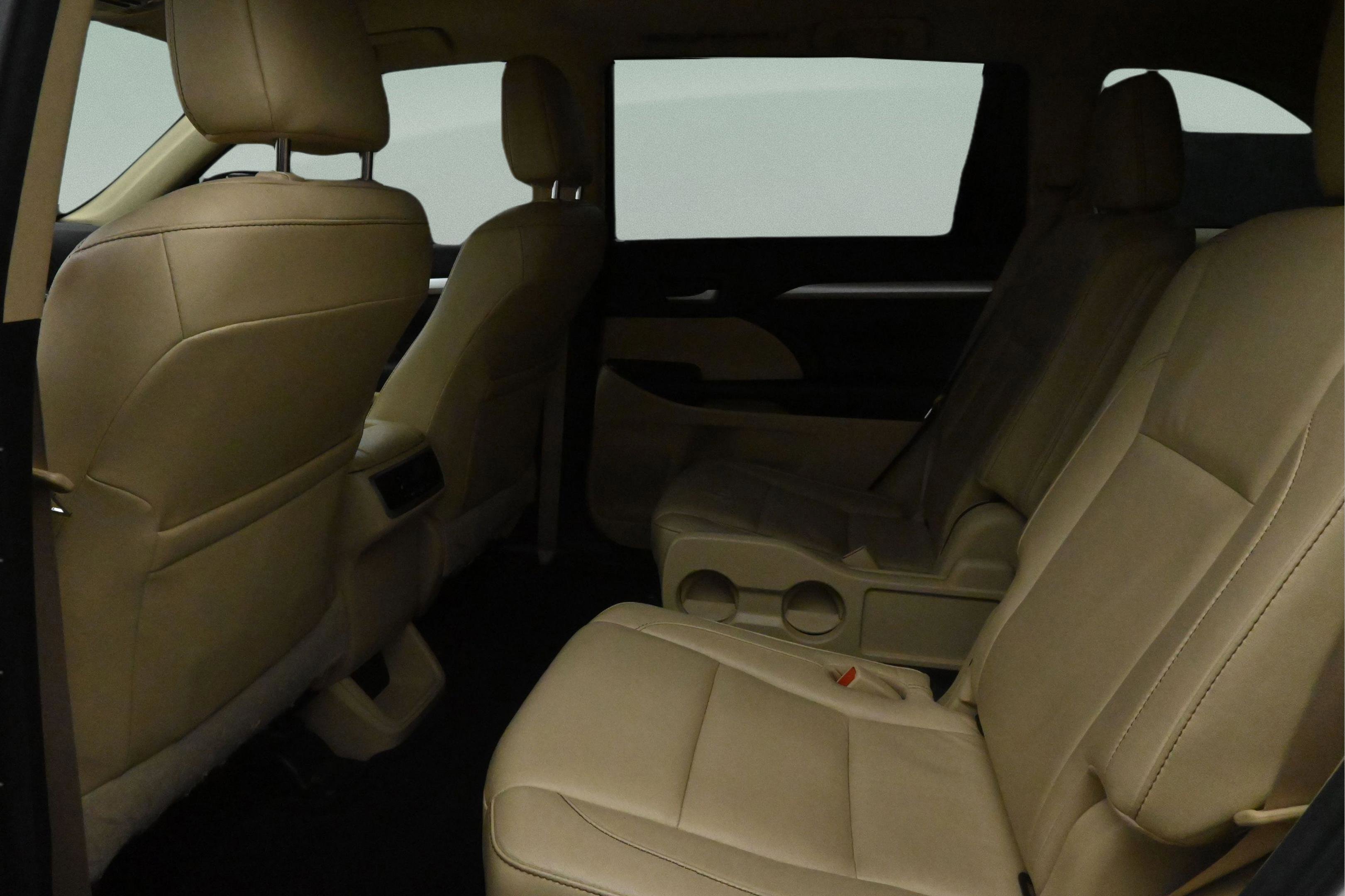 Used 2017 Toyota Highlander XLE AWD/4WD image 14