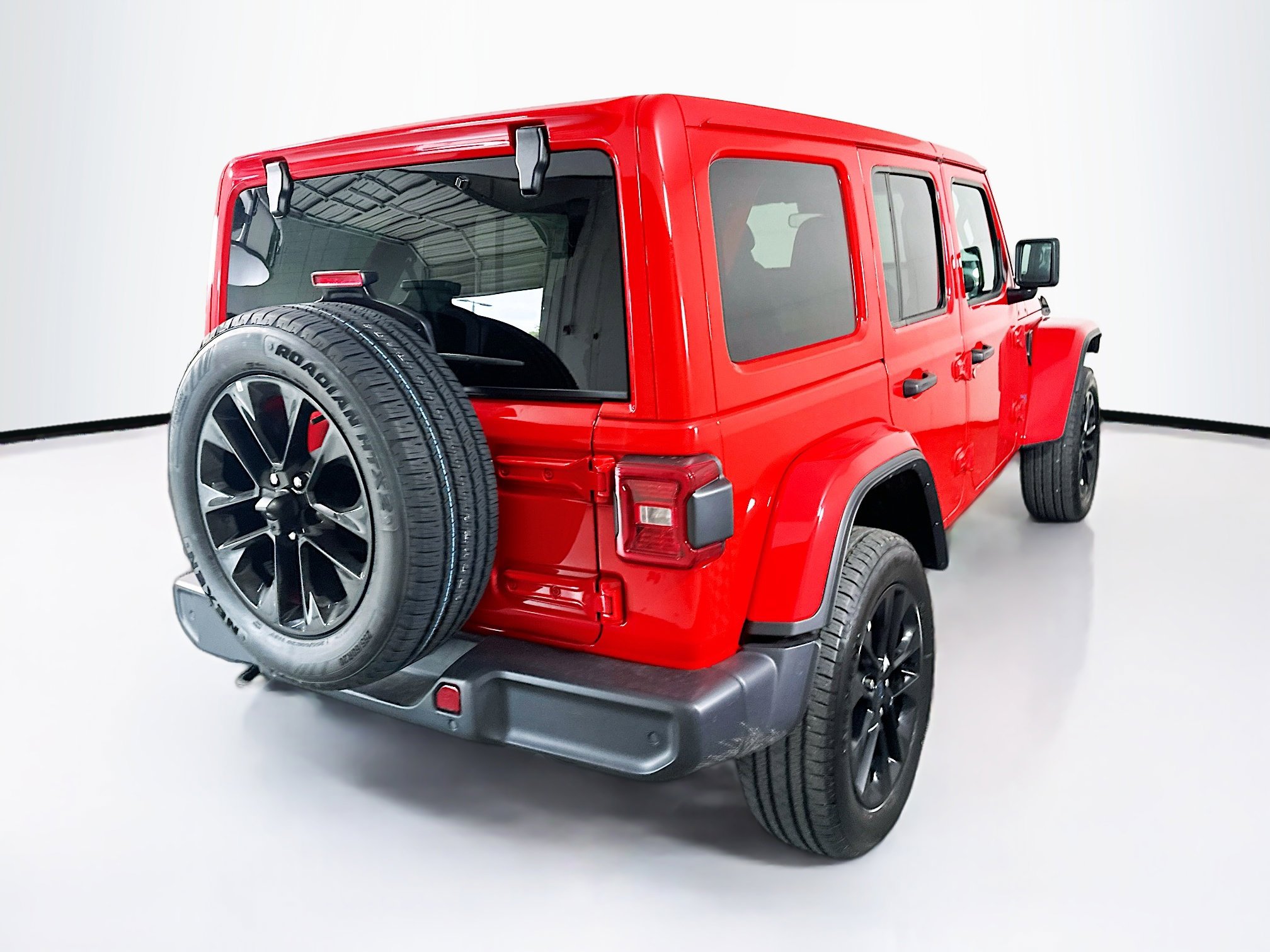 Used 2025 Jeep Wrangler Sahara w/ Safety Group image 9