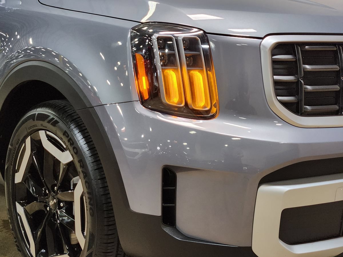 Used 2025 Kia Telluride S FWD image 13