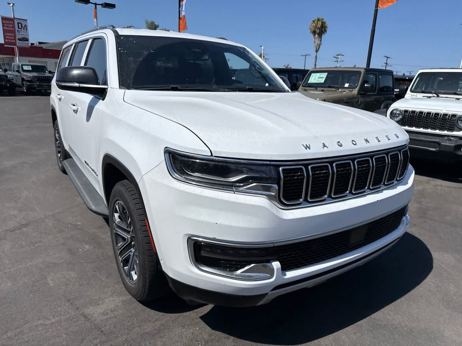 Used 2024 Jeep Wagoneer L Series II RWD image 8