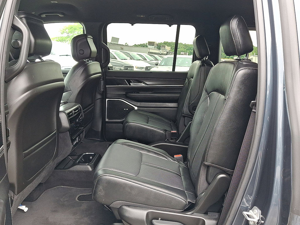 Certified 2023 Jeep Wagoneer Series II w/ Convenience Group I AWD/4WD image 26