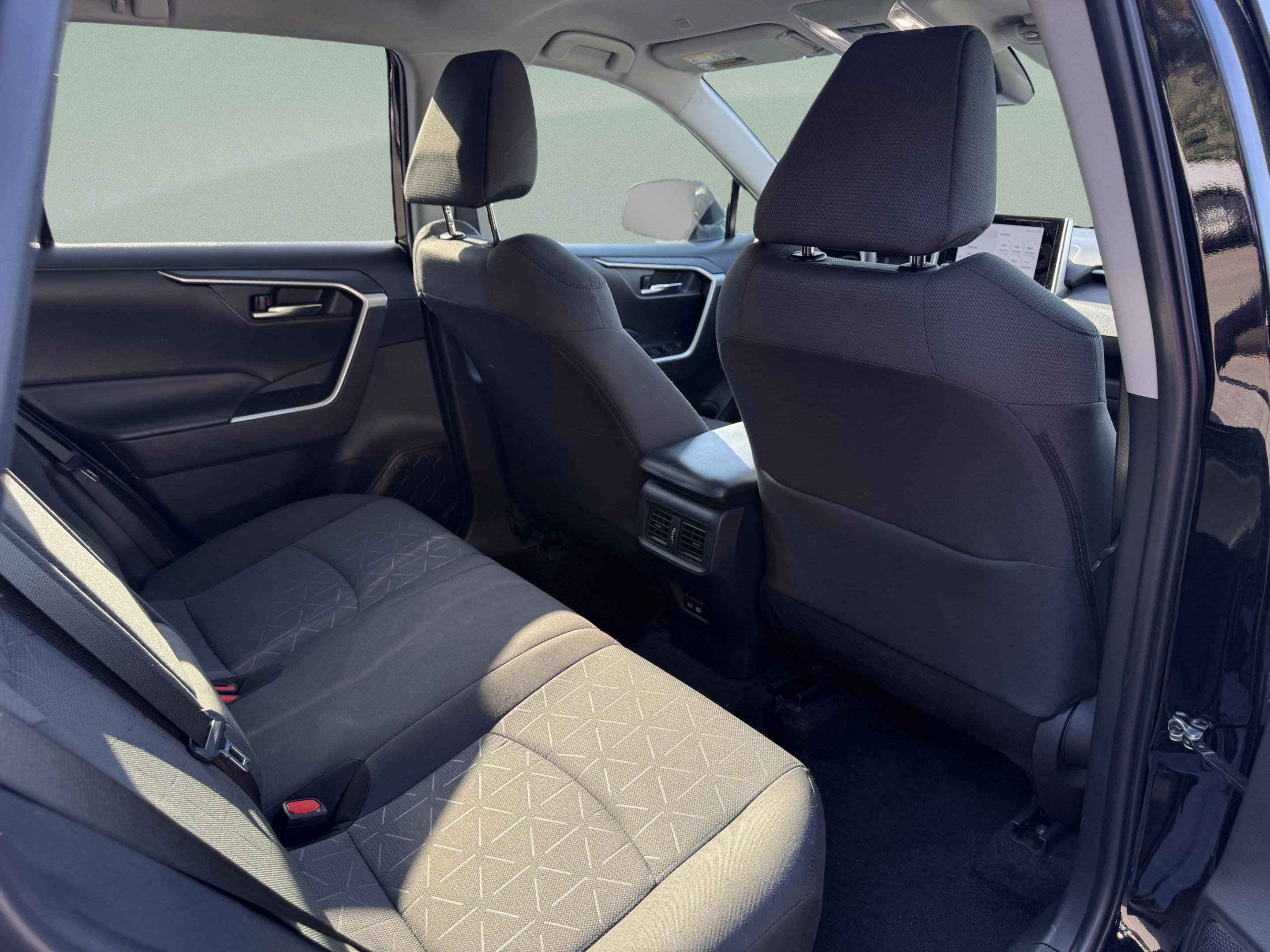 Used 2024 Toyota RAV4 XLE image 32