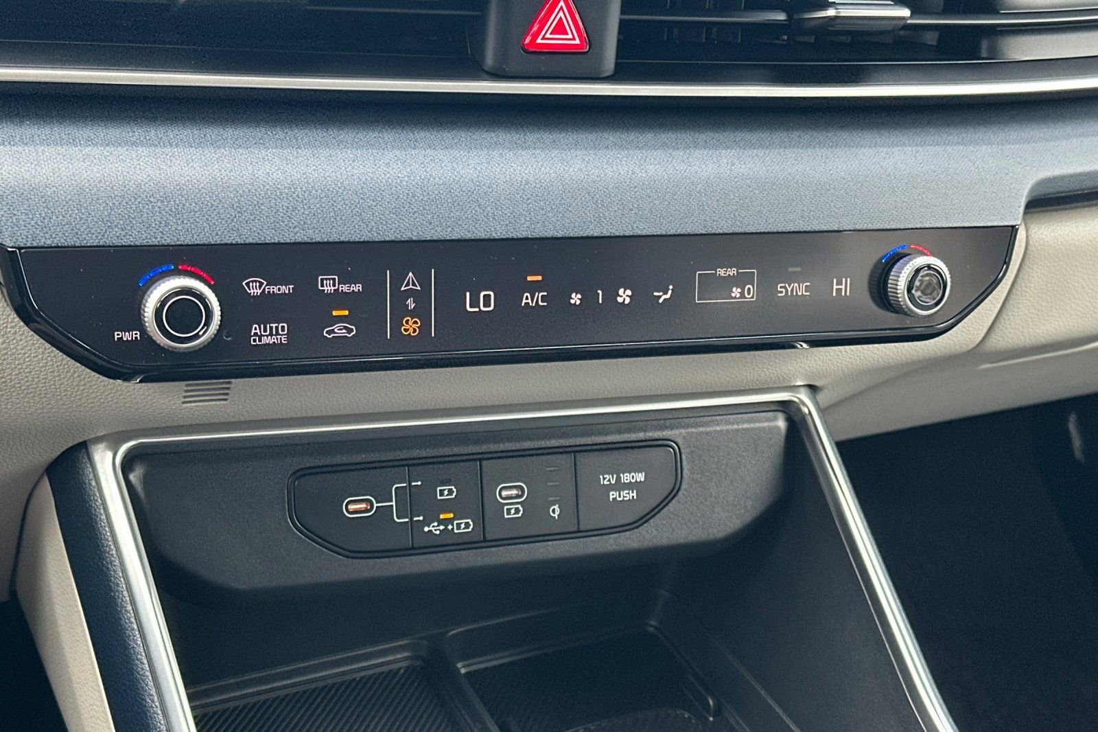 Used 2025 Kia Carnival EX FWD image 21