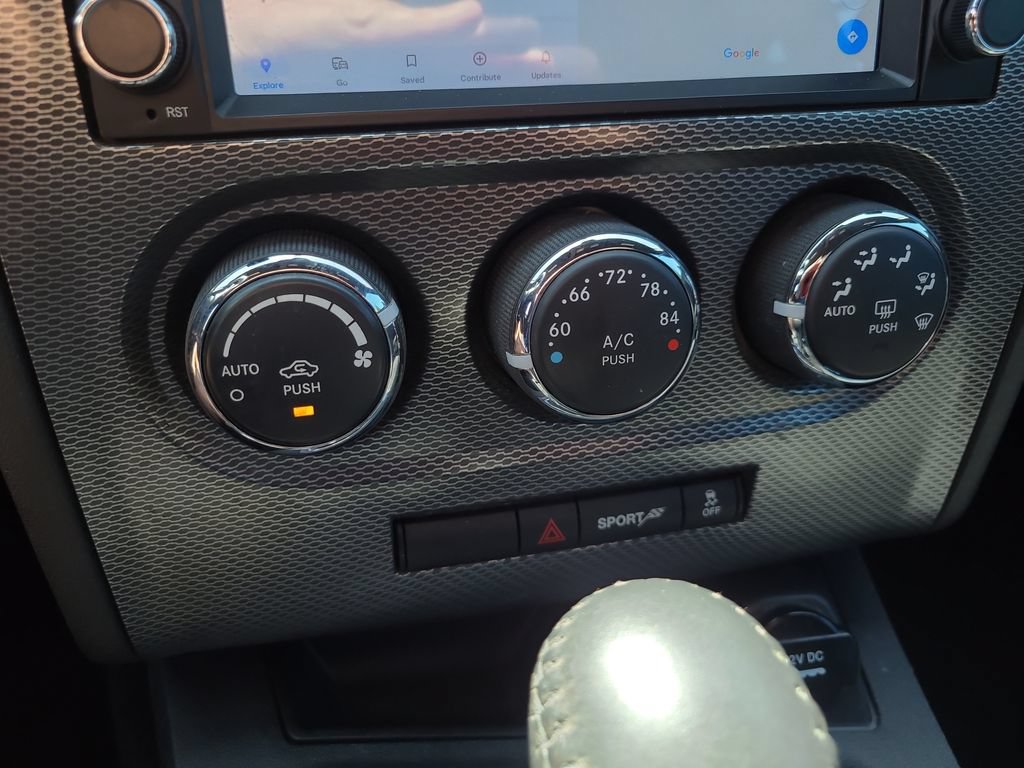 Used 2014 Dodge Challenger R/T RWD image 15