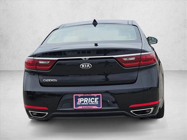 Used 2018 Kia Cadenza Premium w/ Luxury Package FWD image 6