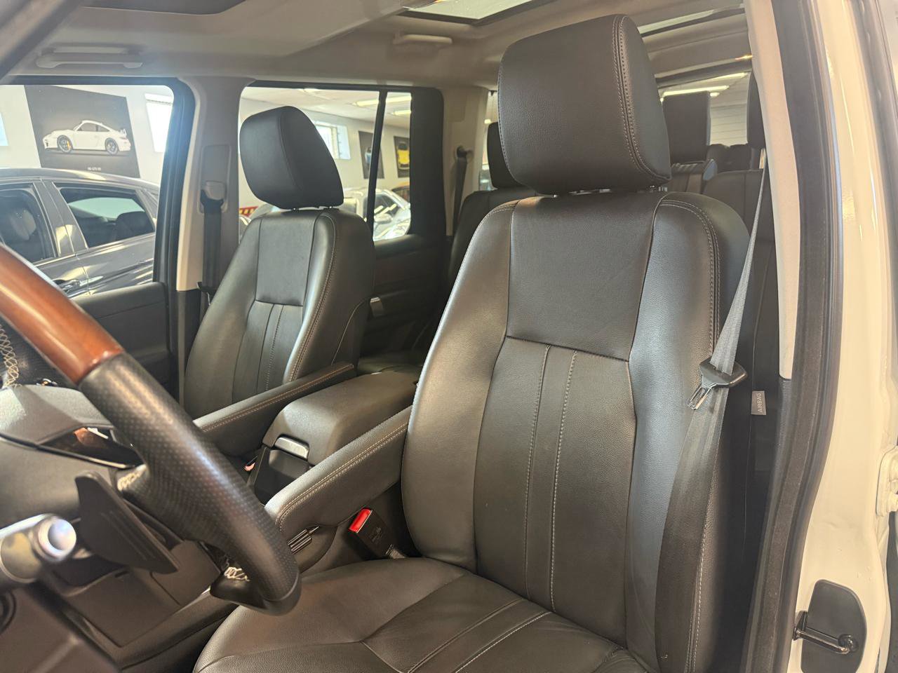 Used 2016 Land Rover LR4 HSE Silver Edition AWD/4WD image 29