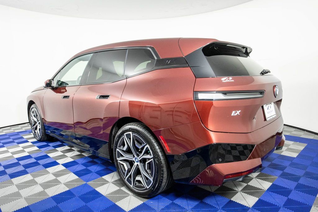 Used 2022 BMW iX xDrive50 w/ Sport Package image 7