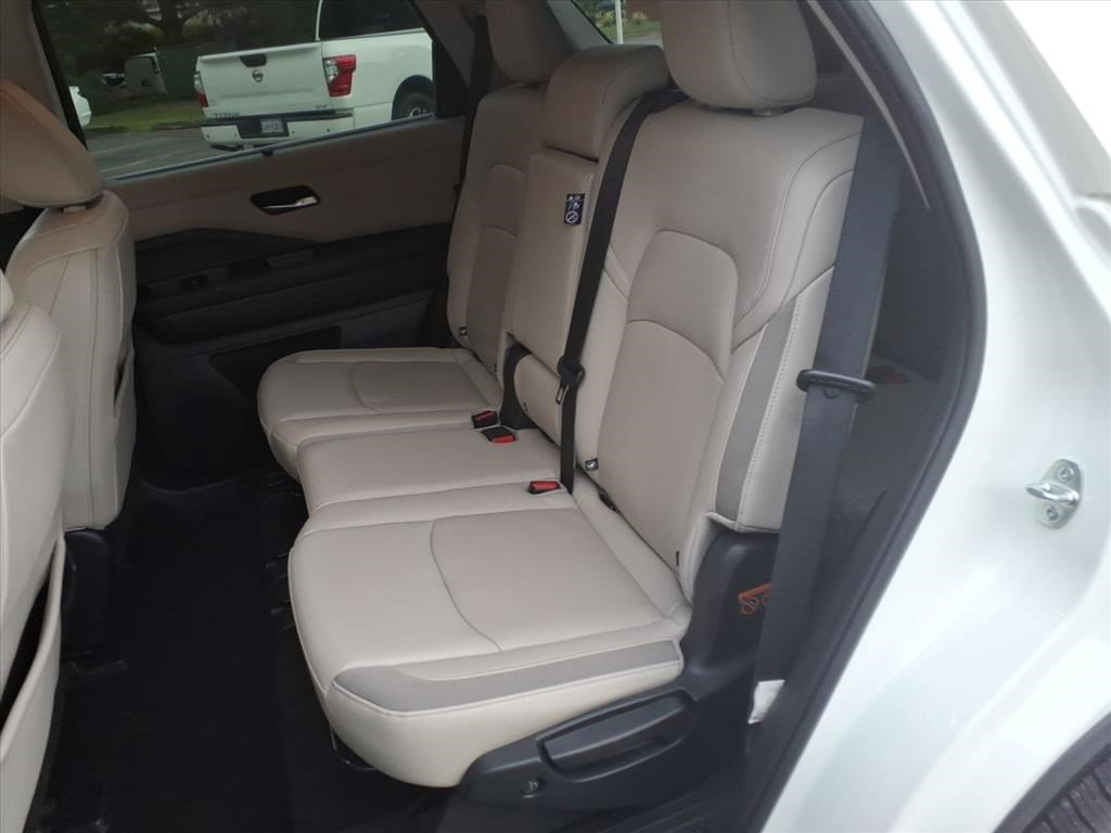 Used 2023 Nissan Pathfinder SL image 9