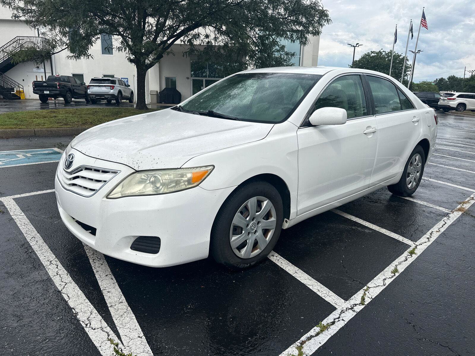 Used 2010 Toyota Camry LE FWD image 8