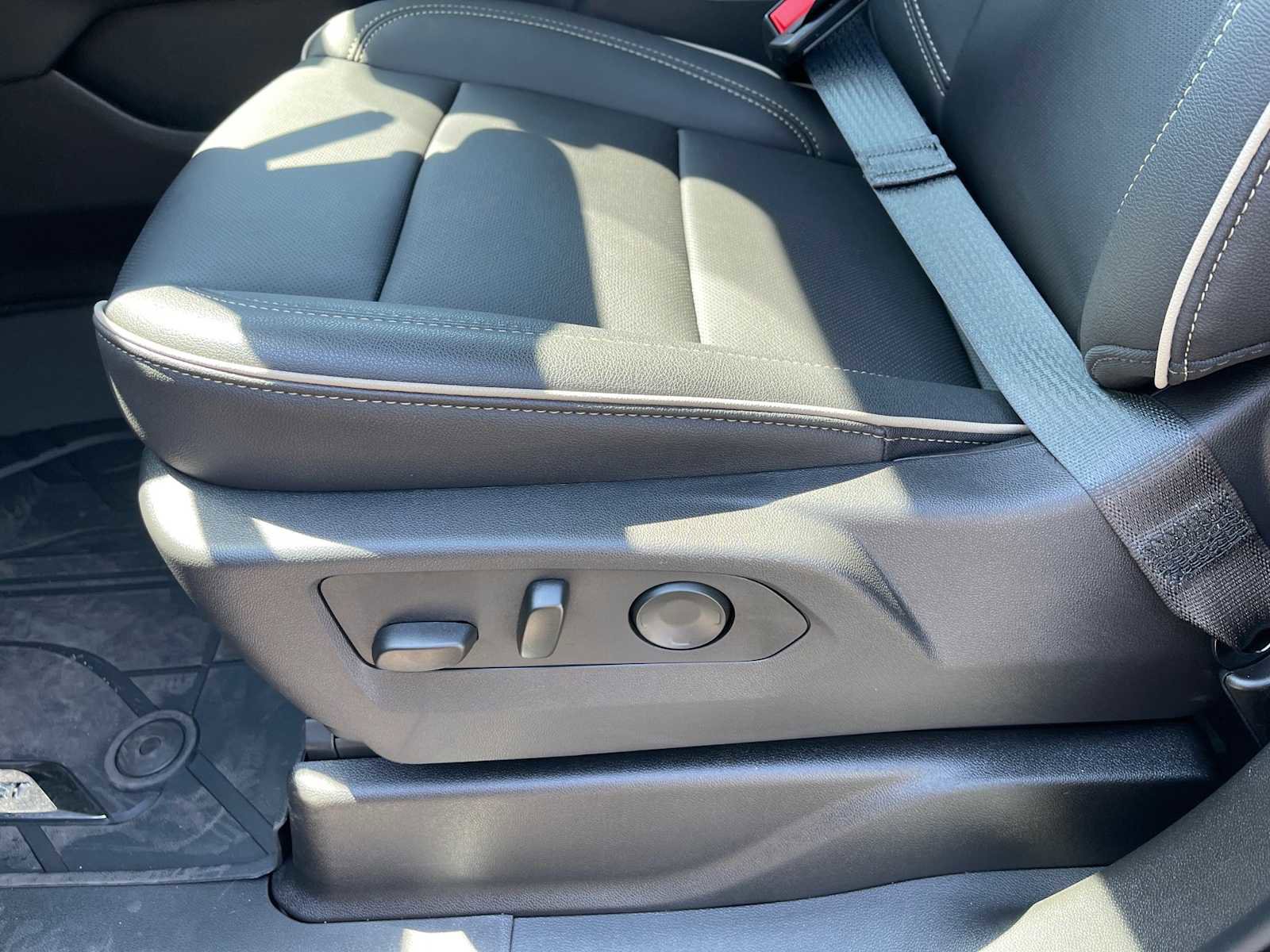 New 2025 Chevrolet Suburban Premier image 26