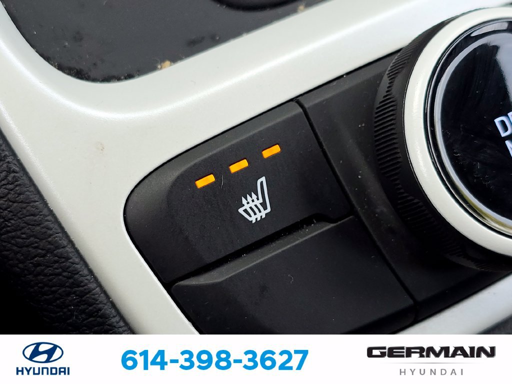 Used 2024 Hyundai Venue Limited FWD image 32