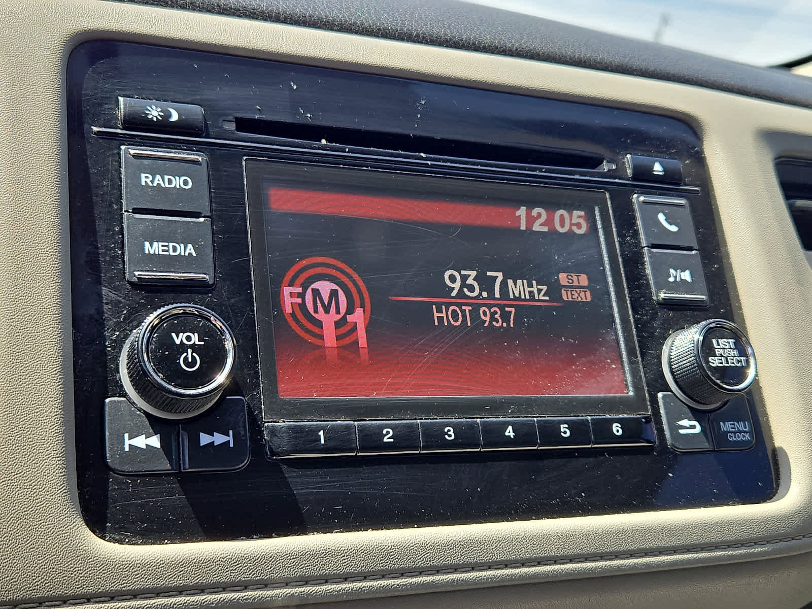 Certified 2022 Honda HR-V LX image 17
