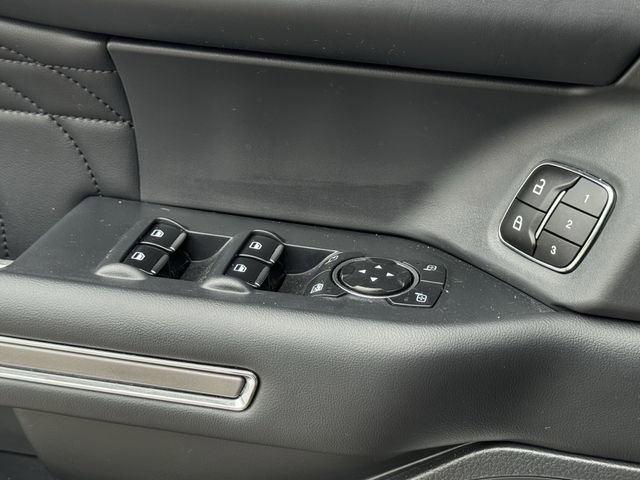 Used 2023 Ford Expedition Platinum image 25