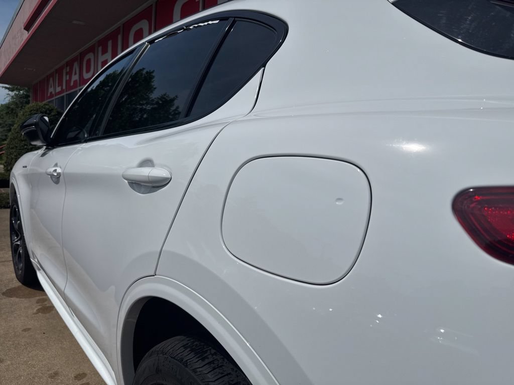 Used 2023 Alfa Romeo Stelvio Veloce AWD/4WD image 13