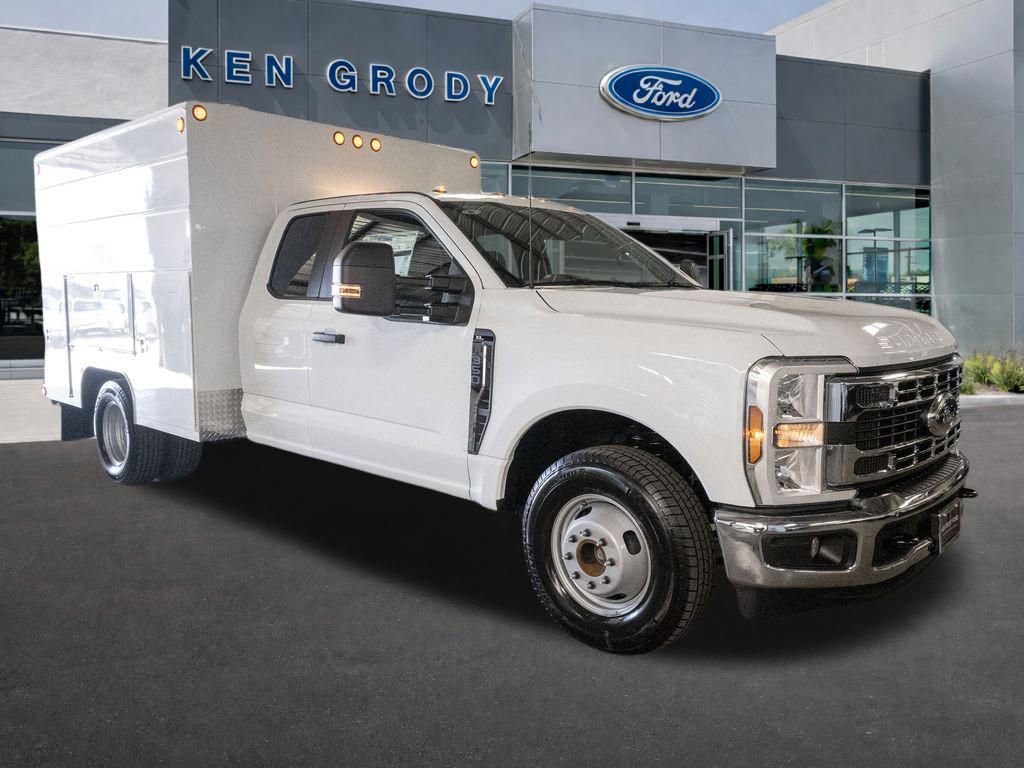 New 2026 Ford F350 XL w/ XL Chrome Package image 1