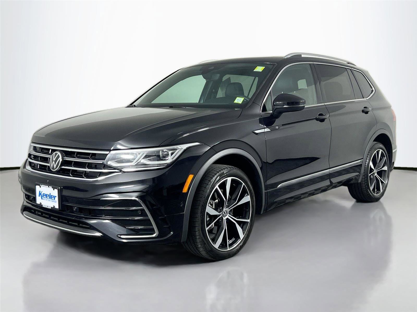 Used 2024 Volkswagen Tiguan SEL R-Line AWD/4WD image 2