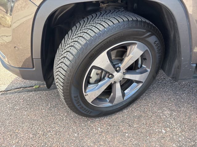 Used 2019 Jeep Cherokee Limited w/ Luxury Group image 16