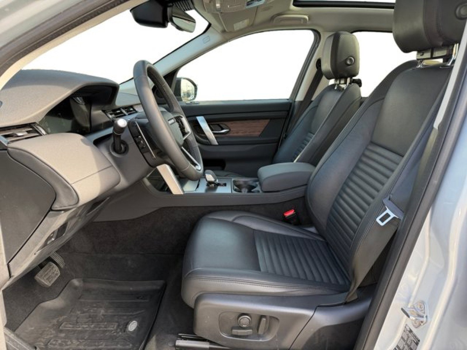 Used 2024 Land Rover Discovery Sport S image 10