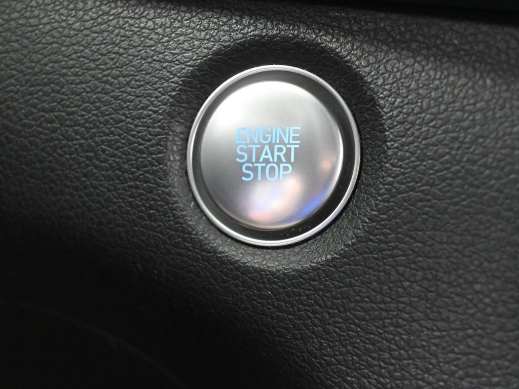 Used 2019 Hyundai Santa Fe SEL image 28