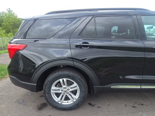 Used 2024 Ford Explorer XLT AWD/4WD image 8