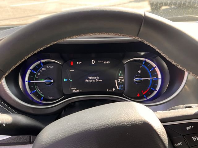 Used 2024 Chrysler Pacifica Select image 19