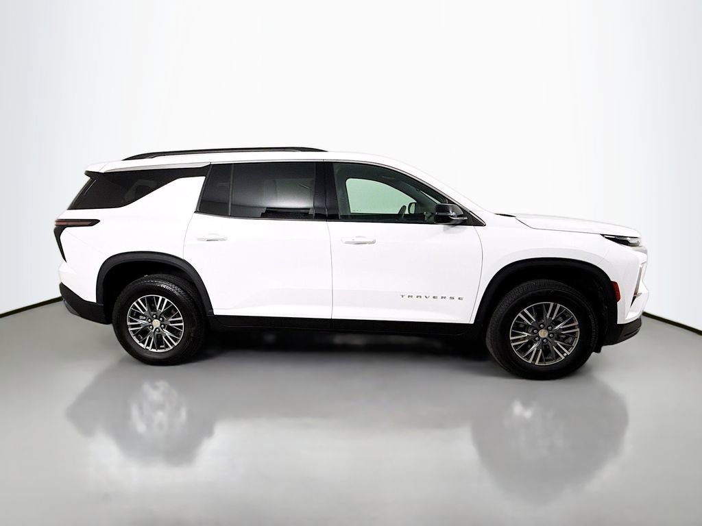 Used 2025 Chevrolet Traverse LT image 8