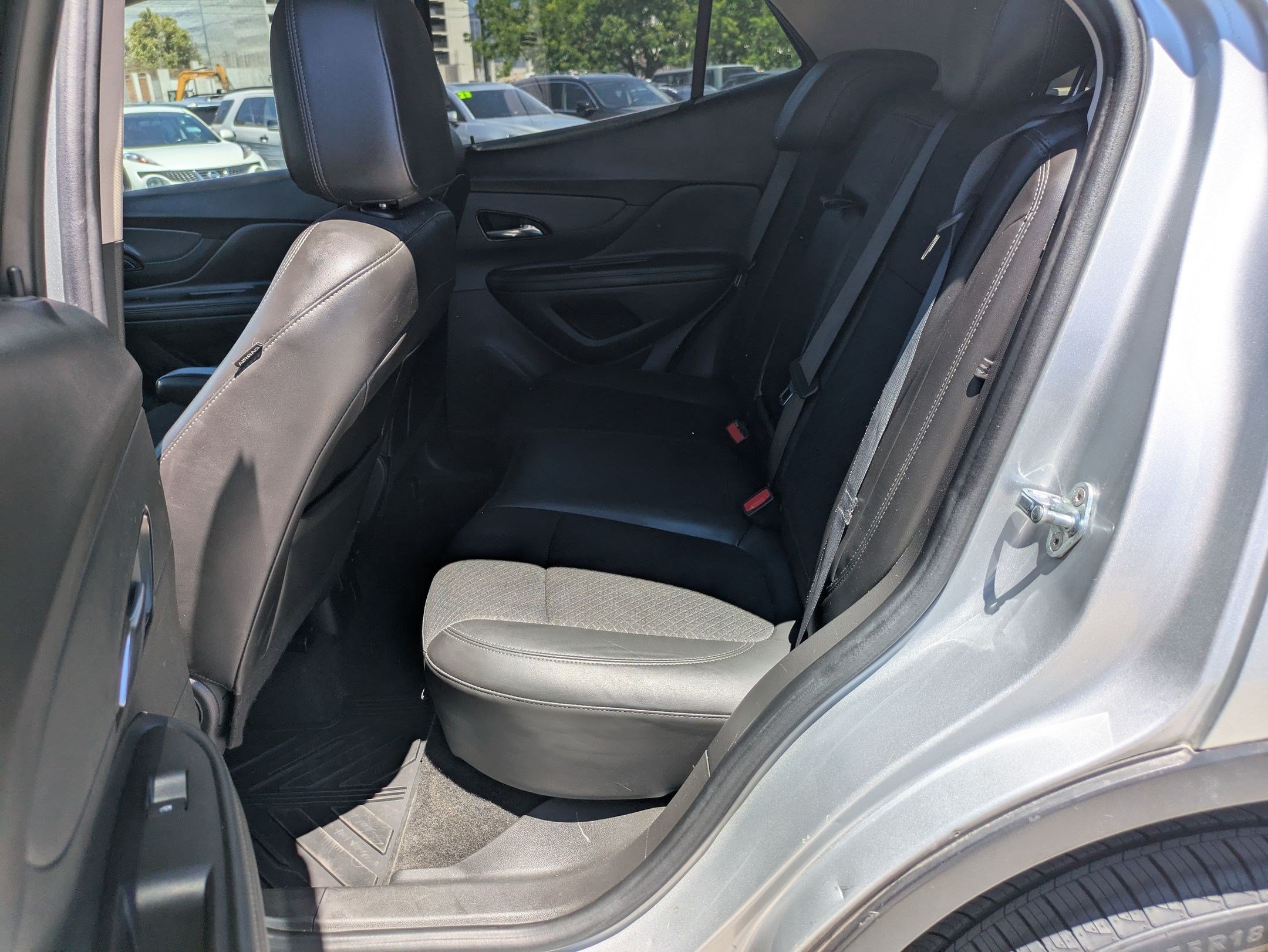 Used 2022 Buick Encore Preferred w/ Safety Package AWD/4WD image 27