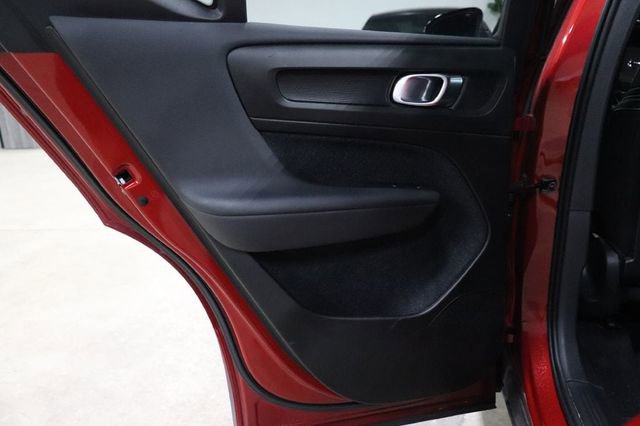 Used 2020 Volvo XC40 T5 R-Design w/ Protection Package Premier image 13