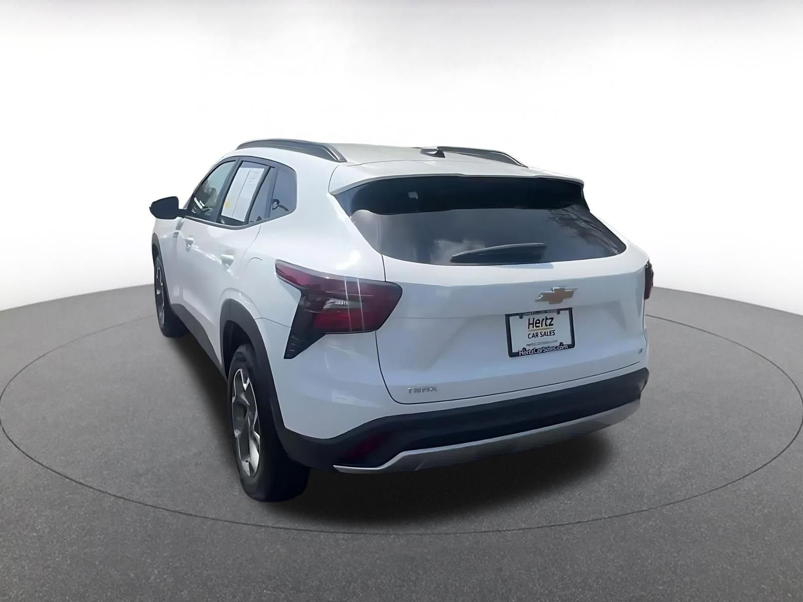 Used 2025 Chevrolet Trax LT w/ LT Convenience Package FWD image 11