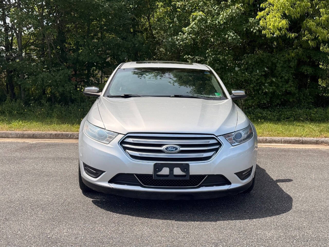 Used 2014 Ford Taurus Limited w/ Equipment Group 301A AWD/4WD image 3
