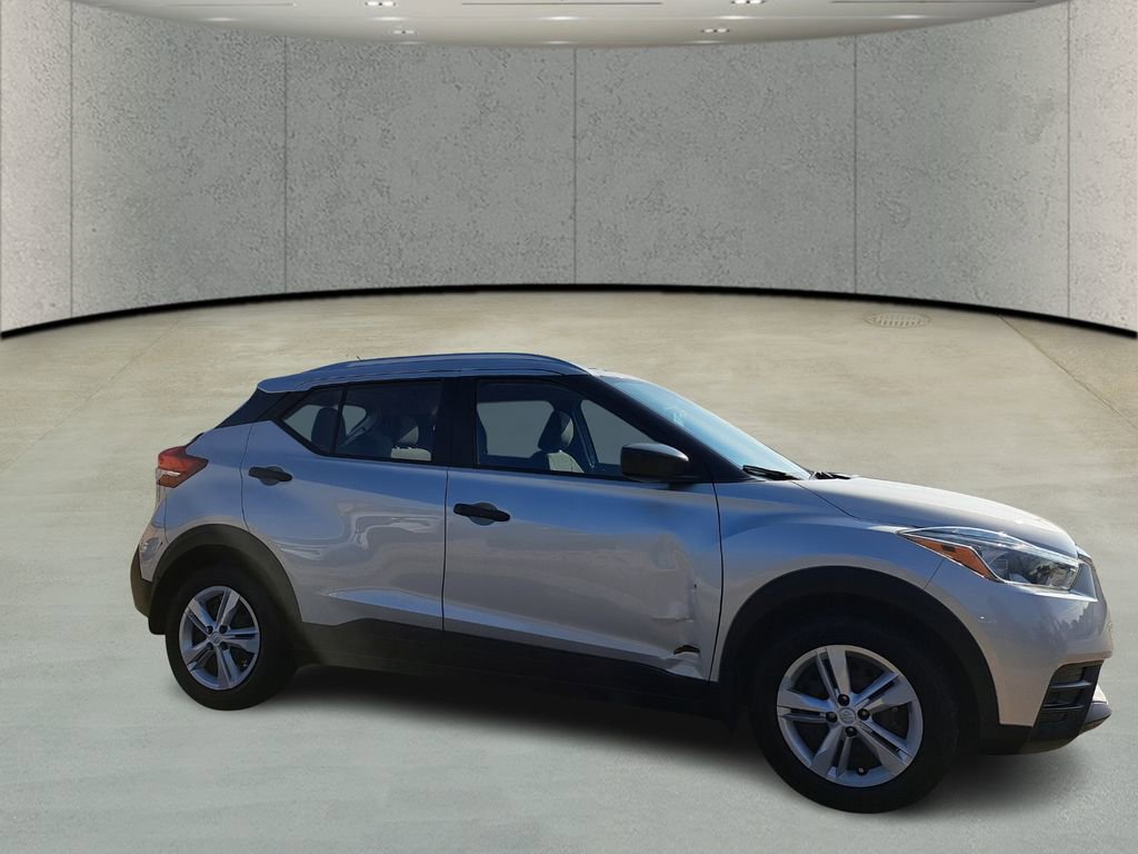 Used 2019 Nissan Kicks S image 4
