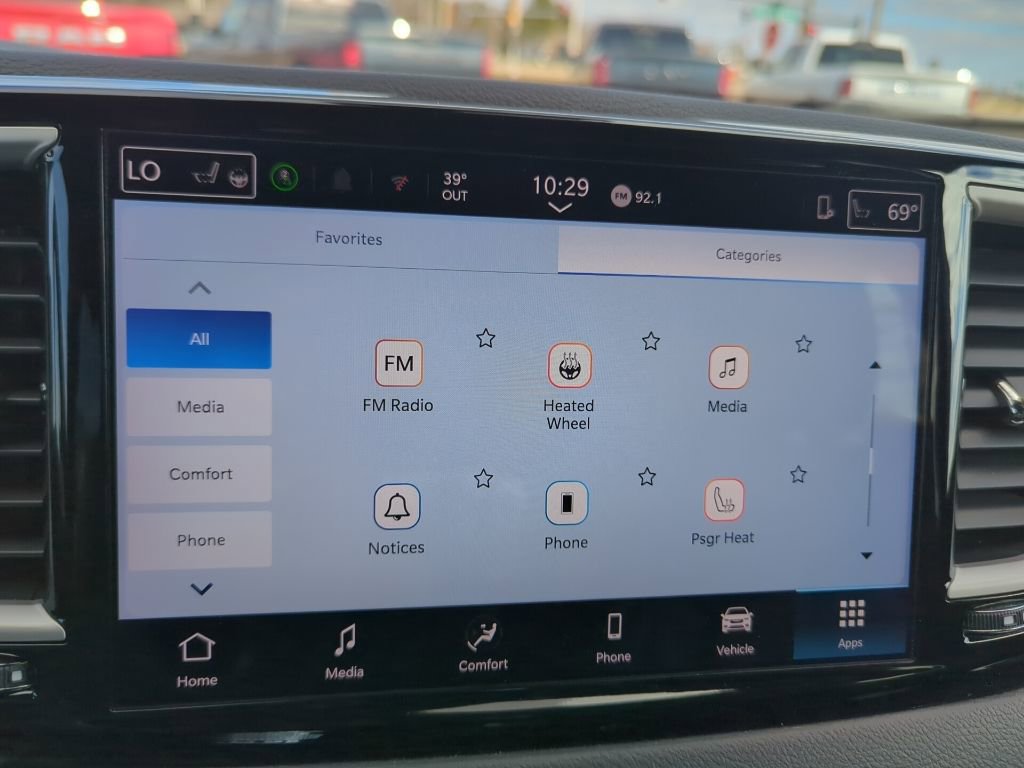 Used 2025 Chrysler Pacifica Select image 20