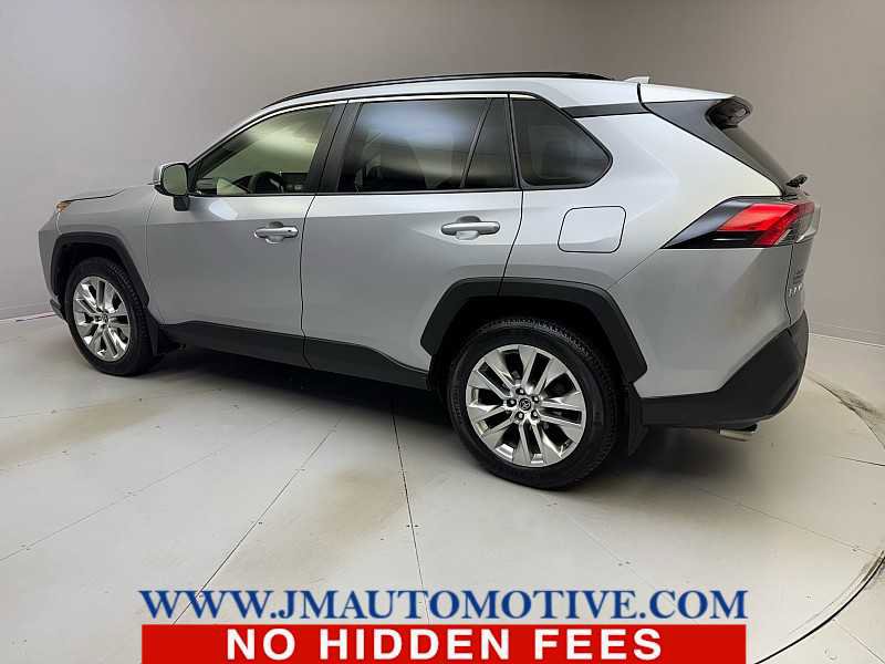 Used 2019 Toyota RAV4 XLE Premium w/ Cold Weather Package AWD/4WD image 3