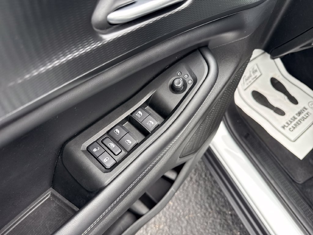 Used 2024 Jeep Grand Cherokee L Altitude AWD/4WD image 12