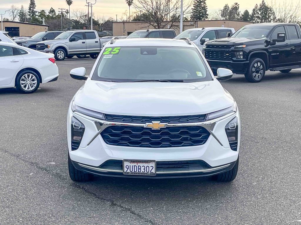 Certified 2025 Chevrolet Trax LT w/ LT Convenience Package image 6