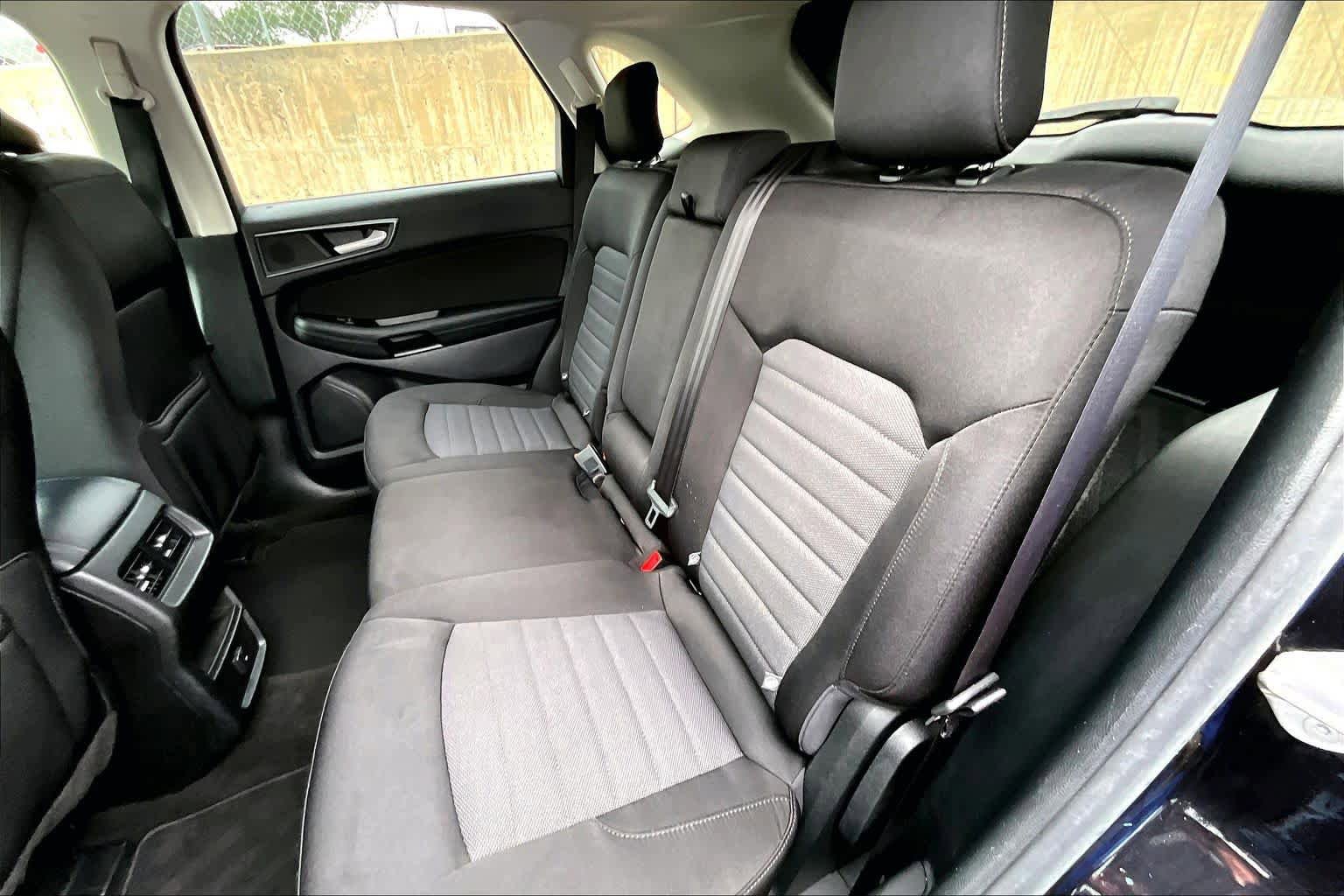 Used 2019 Ford Edge SE FWD image 21