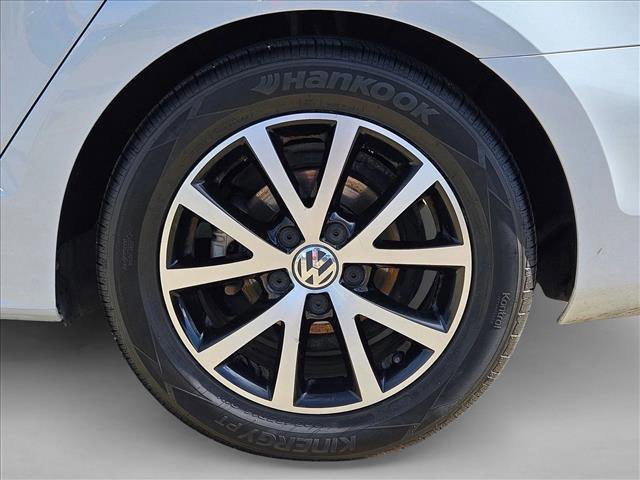 Used 2017 Volkswagen Jetta SE image 22