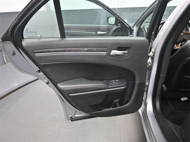 Used 2017 Chrysler 300 C image 14