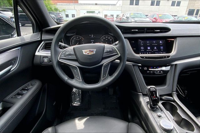 Used 2025 Cadillac XT5 Luxury w/ LPO, Floor Liner Package AWD/4WD image 4