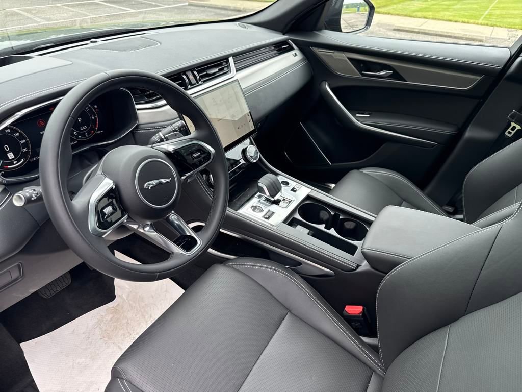 Used 2025 Jaguar F-PACE R-Dynamic S image 13