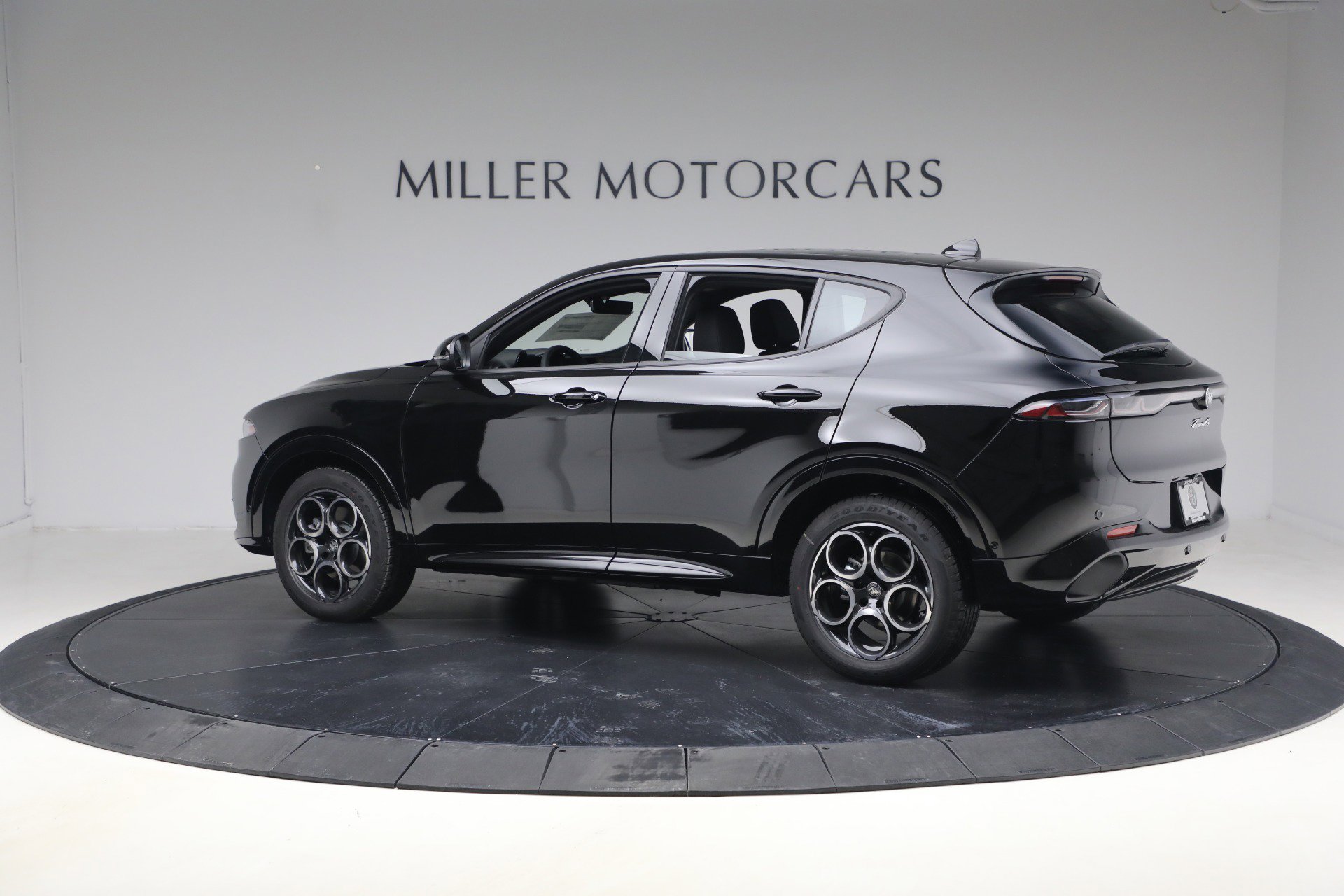 New 2026 Alfa Romeo Tonale w/ Active Assist Package AWD/4WD image 4
