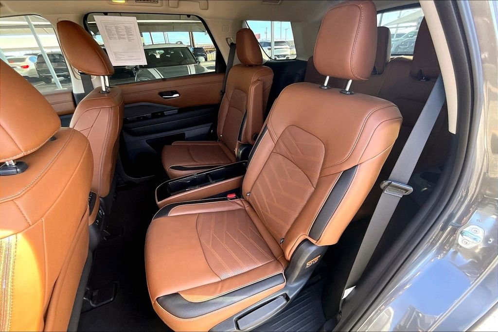Used 2025 Nissan Pathfinder Platinum image 38