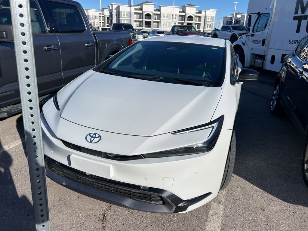 Used 2023 Toyota Prius XLE image 3