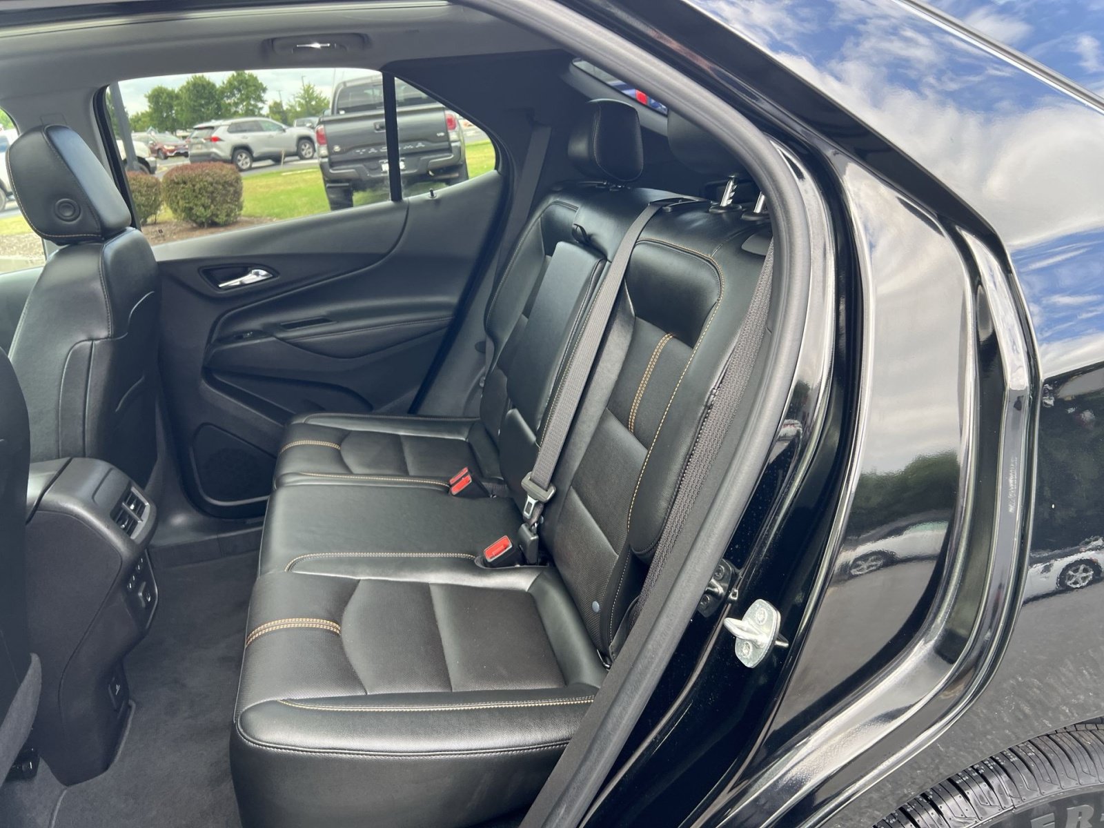 Used 2023 Chevrolet Equinox Premier AWD/4WD image 24