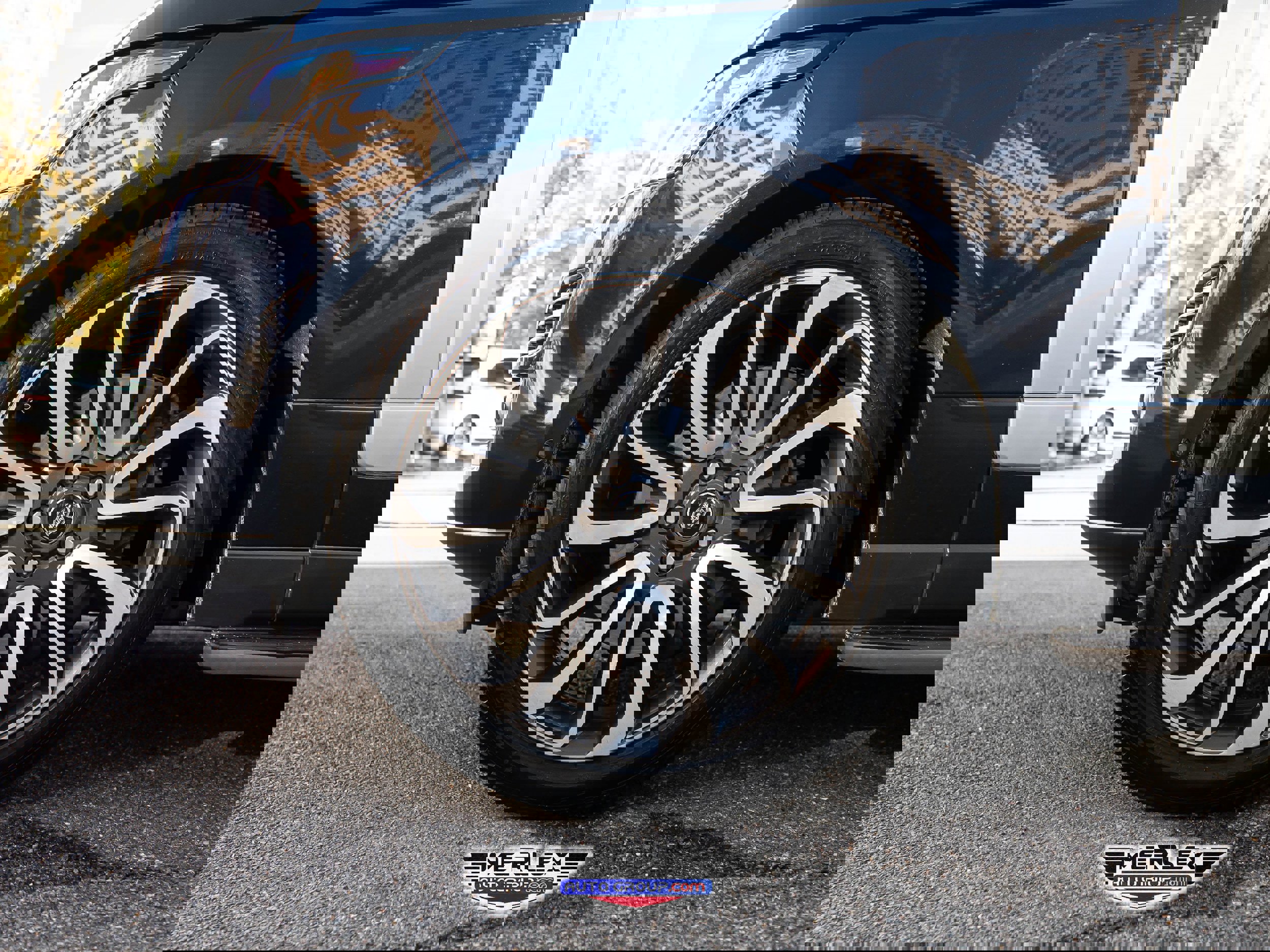 Used 2017 Land Rover Range Rover Autobiography image 9