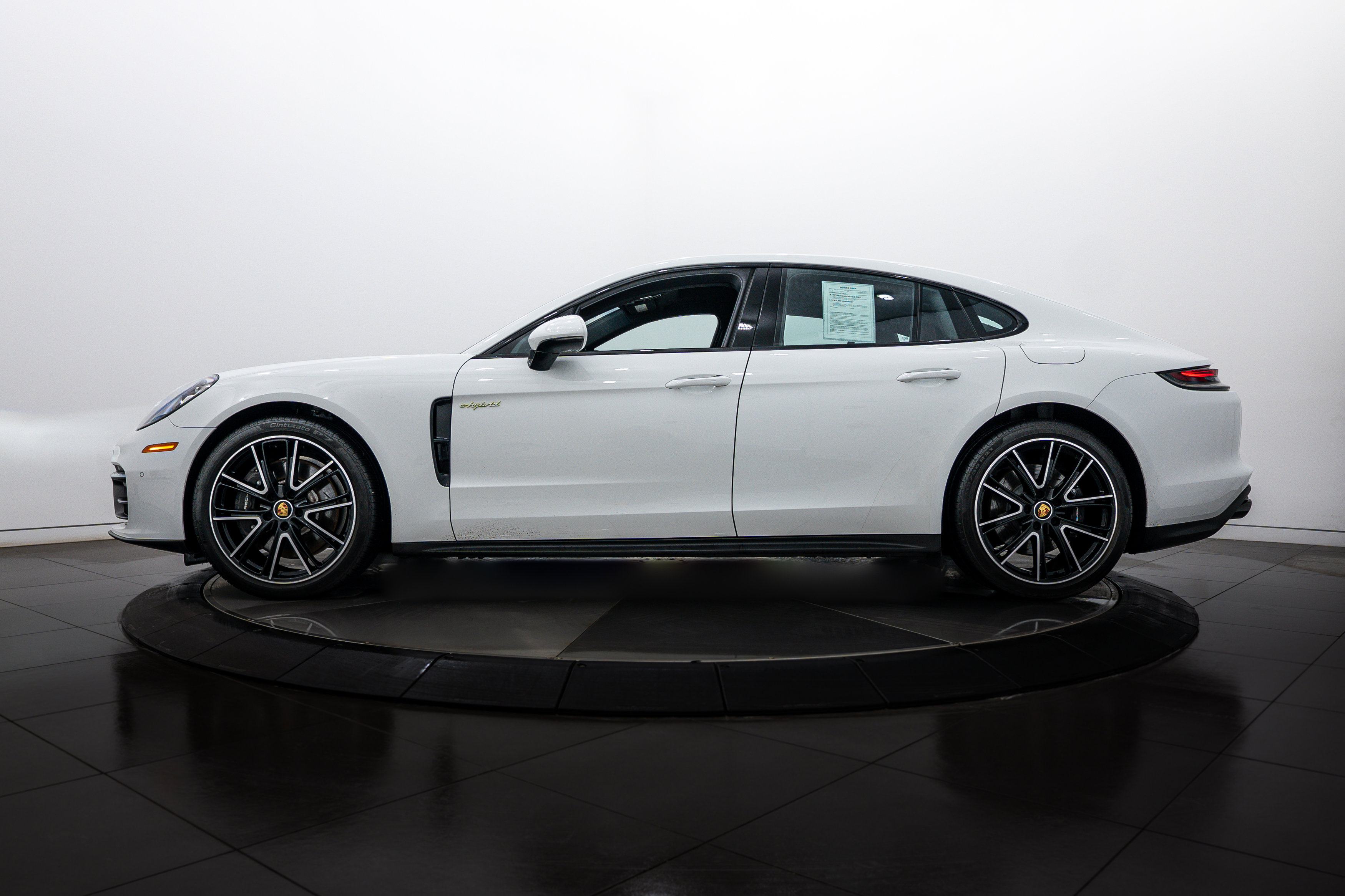Used 2022 Porsche Panamera 4 image 2